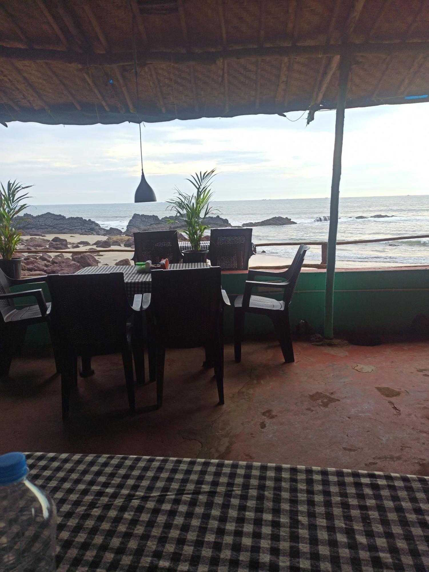 Om Ganesh Naik Guest House Arambol Exterior foto